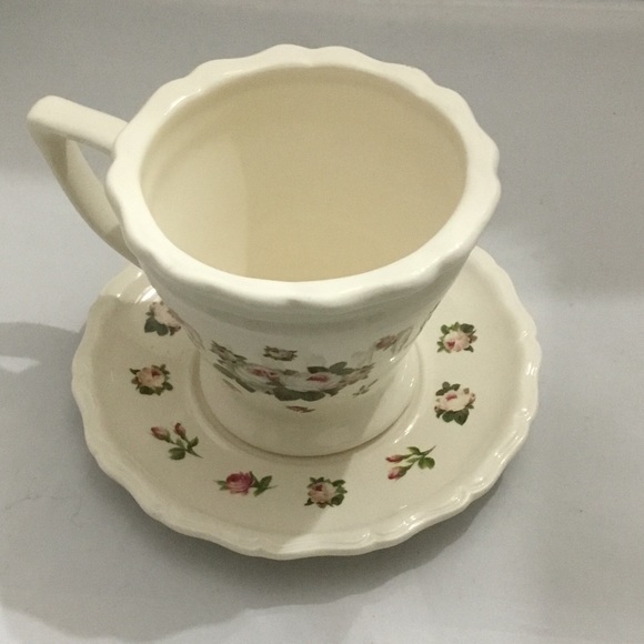 Floral tea cup and saucer by Michel and company - Picture 3 of 10